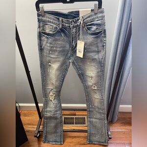 Brand new Men's Distressed Blue Jeans. Mens Mnmi size 30 jeans